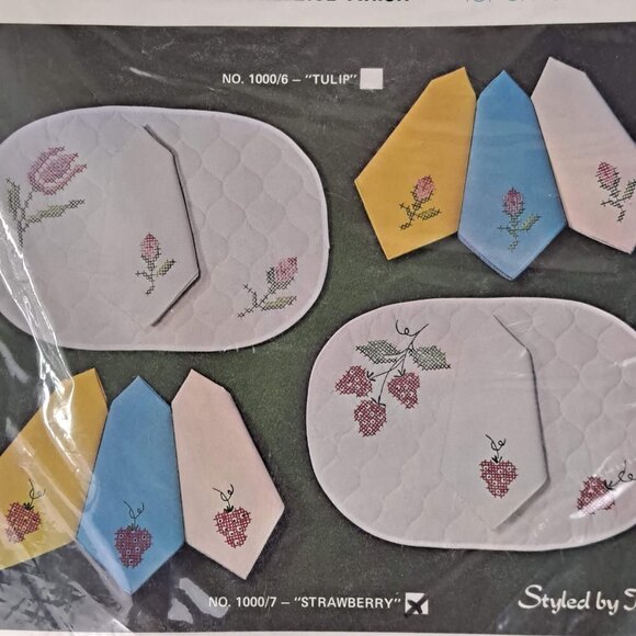 Strawberry Stamped Pre-Quilted 8 Piece Luncheon Set for Embroidery - Picture 1 of 5